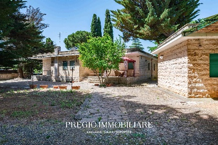 Foto Villa unifamiliare in Viale del Bosco, Fasano Selva di Fasano, Laureto