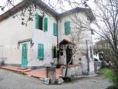 Foto Villa bifamiliare a Torrita di Siena di 204 m² con 9 locali in vendita