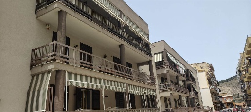 Foto Appartamento in Via Cesare Abba  22, Bagheria Centro di 122 m²