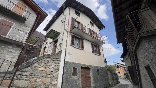 Foto Casa indipendente in Via Sant'Abbondio, Tresivio Centro di 129 m²