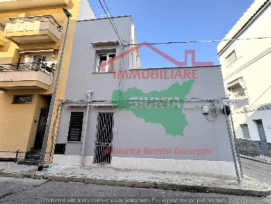 Foto Casa indipendente a Cinisi Centro di 180 m² con 2 locali in vendita