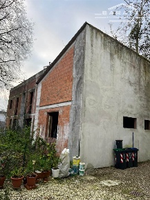 Foto Appartamento a Novi di Modena di 600 m² con 30 locali in vendita