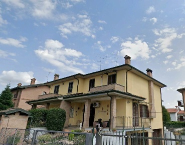 Foto Appartamento a San Colombano al Lambro Centro di 166 m² con 5 locali