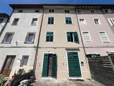 Foto Casa indipendente a Lucca Sant'Angelo di 190 m² con 6 locali