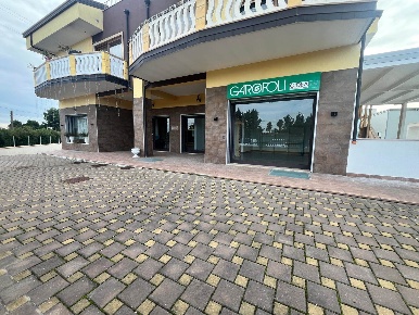 Foto Negozio a Rocca Imperiale di 150 m² in vendita