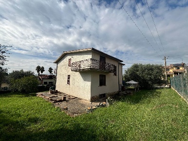 Foto Casa indipendente in Via Rosetole, Capena Rosetoli Maleranca di 342 m²
