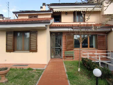 Foto Casa indipendente a Terranuova Bracciolini Madrigale di 150 m²