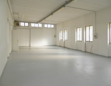 Foto Magazzino a Cassano Magnago di 200 m² con 3 locali in affitto
