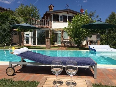 Foto Rustico in Via Valle Tanaro  27, Castagnole delle Lanze di 321 m²