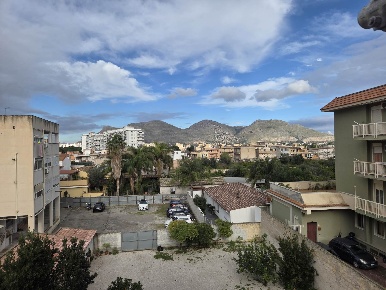 Foto Appartamento in BENIAMINO GIGLI 12, Palermo di 90 m² con 4 locali