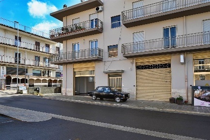 Foto Negozio in Largo San Giuseppe 15, Castellana Grotte Castellana