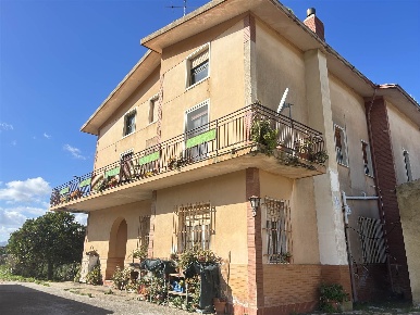 Foto Appartamento a Mineo Centro di 413 m² con 10 locali in vendita