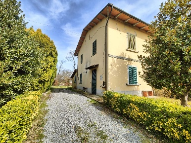 Foto Villa bifamiliare a Fucecchio Pinete di 280 m² con 13 locali