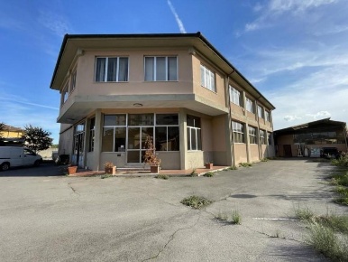 Foto Capannone industriale a Lucca San Vito di 1119 m² con 10 locali