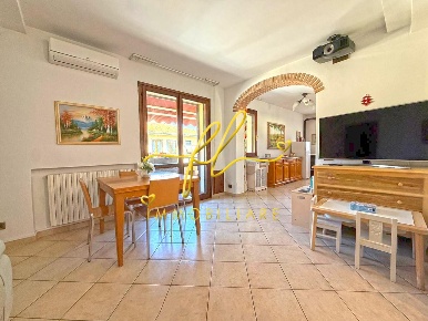 Foto Appartamento a Cecina Cecina Centro di 133 m² con 6 locali in vendita