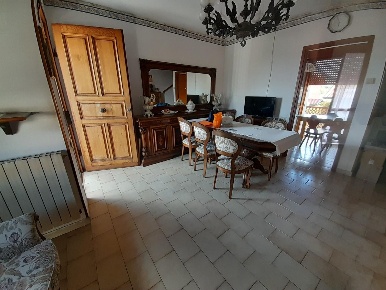 Foto Appartamento a Massa Marina di Massa Centro di 90 m² con 4 locali