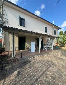 Foto Casa indipendente a Montecarlo di 150 m² con 5 locali in vendita
