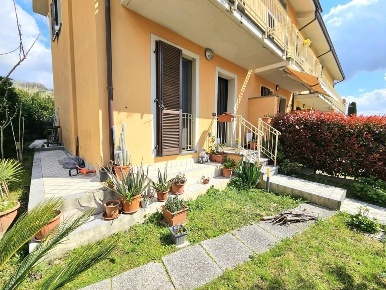 Foto Villa a schiera a Pescia Veneri di 130 m² con 4 locali in vendita