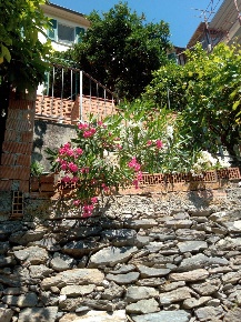 Foto Casa indipendente a Ameglia Centro di 180 m² con 5 locali in vendita