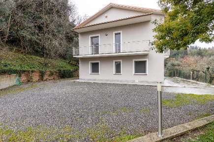 Foto Casa indipendente a Santa Maria a Monte Centro di 235 m² con 7 locali