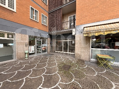 Foto Negozio in Via Vincenzo Renieri 24, Roma Tintoretto di 36 m²