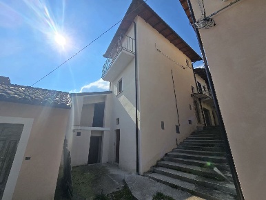 Foto Casa indipendente in Via della Montagna - Bagno snc, L'Aquila di 70 m²