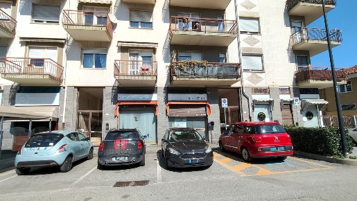 Foto Negozio in Via PRINCIPE AMEDEO 39, Beinasco Centro di 70 m² in affitto