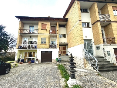 Foto Appartamento in Via Dell'Upupa 24, Gubbio Casanova Di Torre di 100 m²