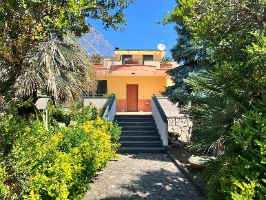 Foto Villa unifamiliare in Via Pesca 24, Pagani di 445 m² con 5 locali