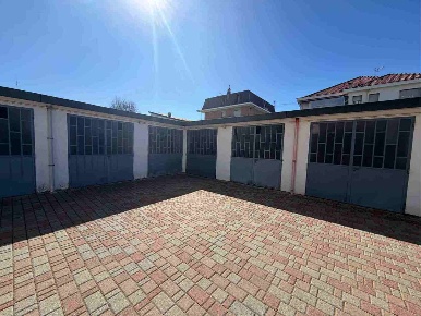 Foto Box in Via ROMA 5, Beinasco Centro di 40 m² con 1 locali in vendita