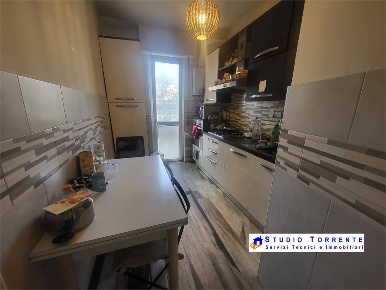 Foto Appartamento in via val trompia, Milano Roserio di 90 m² con 3 locali
