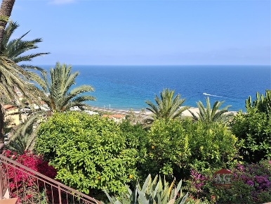 Foto Casa indipendente in via del Beodo, Bordighera di 100 m² con 3 locali