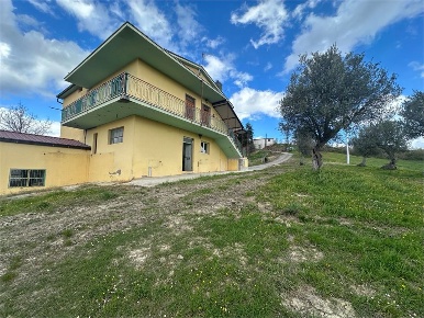 Foto Villa unifamiliare in Via Provinciale, Basciano di 460 m² con 6 locali