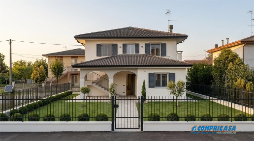 Foto Villa unifamiliare a Borgo Veneto Saletto di 220 m² con 10 locali