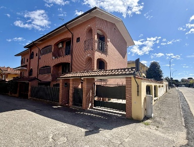 Foto Villa a schiera in VIA TOGLIATTI 20A, Vellezzo Bellini di 149 m²