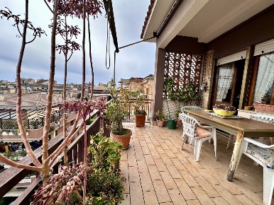 Foto Appartamento in Via Bixio, Latina di 94 m² con 4 locali in vendita