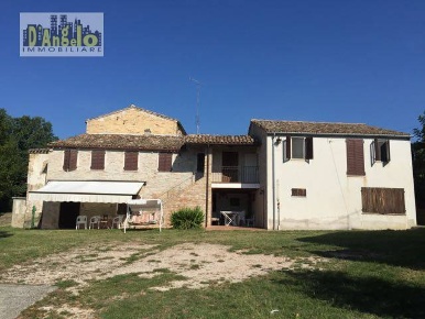 Foto Chalet in Contrada Colle, Rotella di 293 m² con 10 locali in vendita