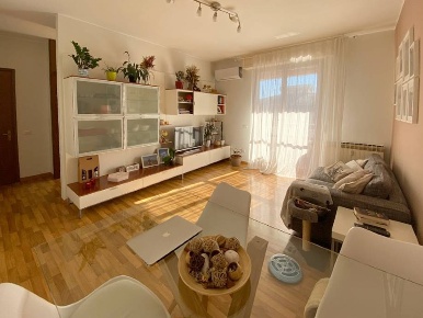 Foto Appartamento in Via IV Novembre 4, Vimercate Semicentro di 103 m²