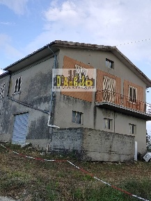 Foto Casa indipendente in Via San Lazzaro, Offida di 280 m² con 6 locali