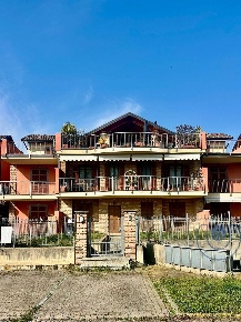 Foto Appartamento in Via Rocchette, Chieri Zona Periferica di 120 m²