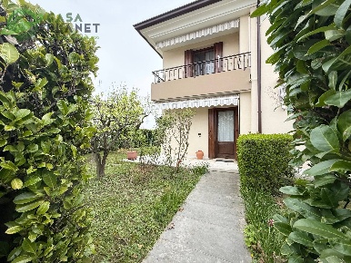 Foto Villa a schiera a Mogliano Veneto Campocroce di 230 m² con 7 locali