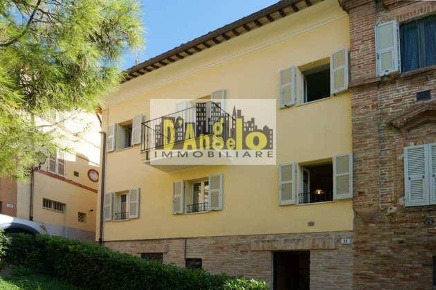 Foto Casa indipendente in Piazza Vallorani, Offida Centro di 140 m²