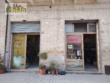 Foto Locale commerciale in via borgo gabribaldi, Castignano di 70 m²