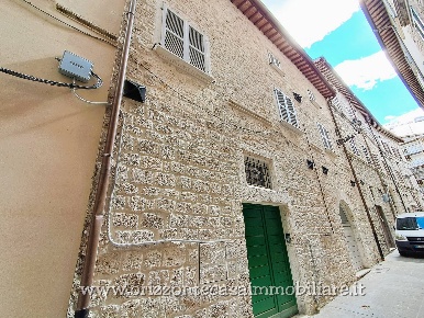 Foto Appartamento a Ascoli Piceno di 120 m² con 6 locali in vendita