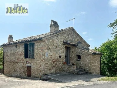Foto Casa indipendente in Contrada Santa Lucia 12, Force di 150 m²