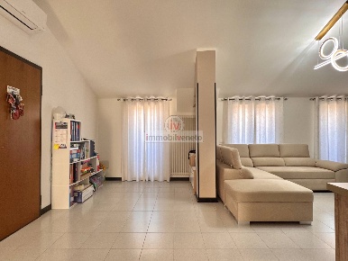 Foto Appartamento in VIALE VICENZA, Lonigo Centro di 148 m² con 6 locali