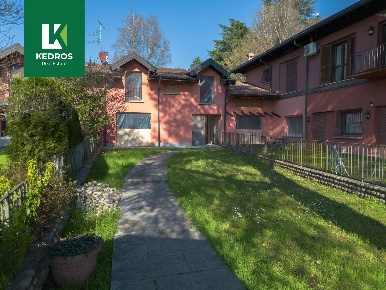 Foto Case semi ndipendenti in Via General Cantore 66, Varese di 334 m²