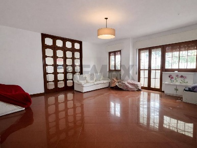 Foto Appartamento in Via dell'Ecologia 8, Bisceglie di 162 m² con 8 locali