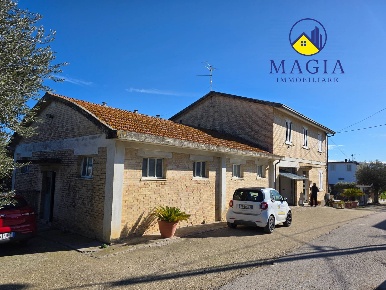 Foto Rustico a Castel di Lama di 172 m² con 6 locali in vendita