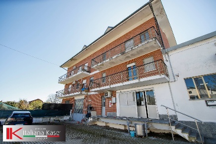Foto Locale commerciale in via zenomario 3, Foglizzo di 250 m² con 4 locali